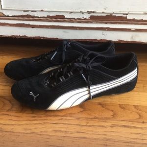 Classic Pumas black and white vintage